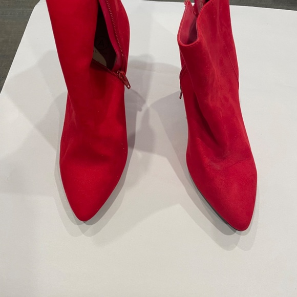 Bright red ankle boots - Picture 4 of 7